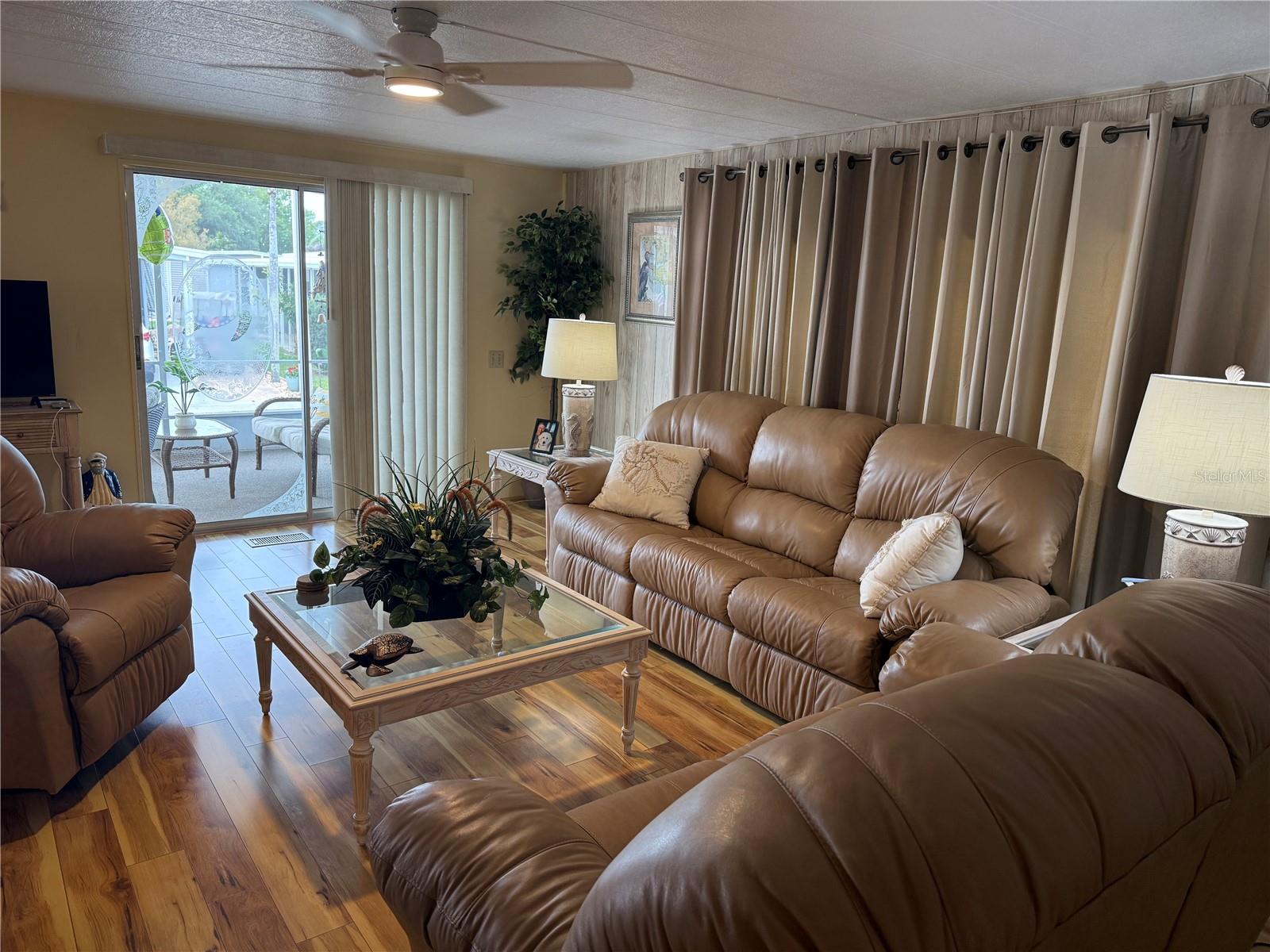 Image 9 of 30 For 741 Iris Drive