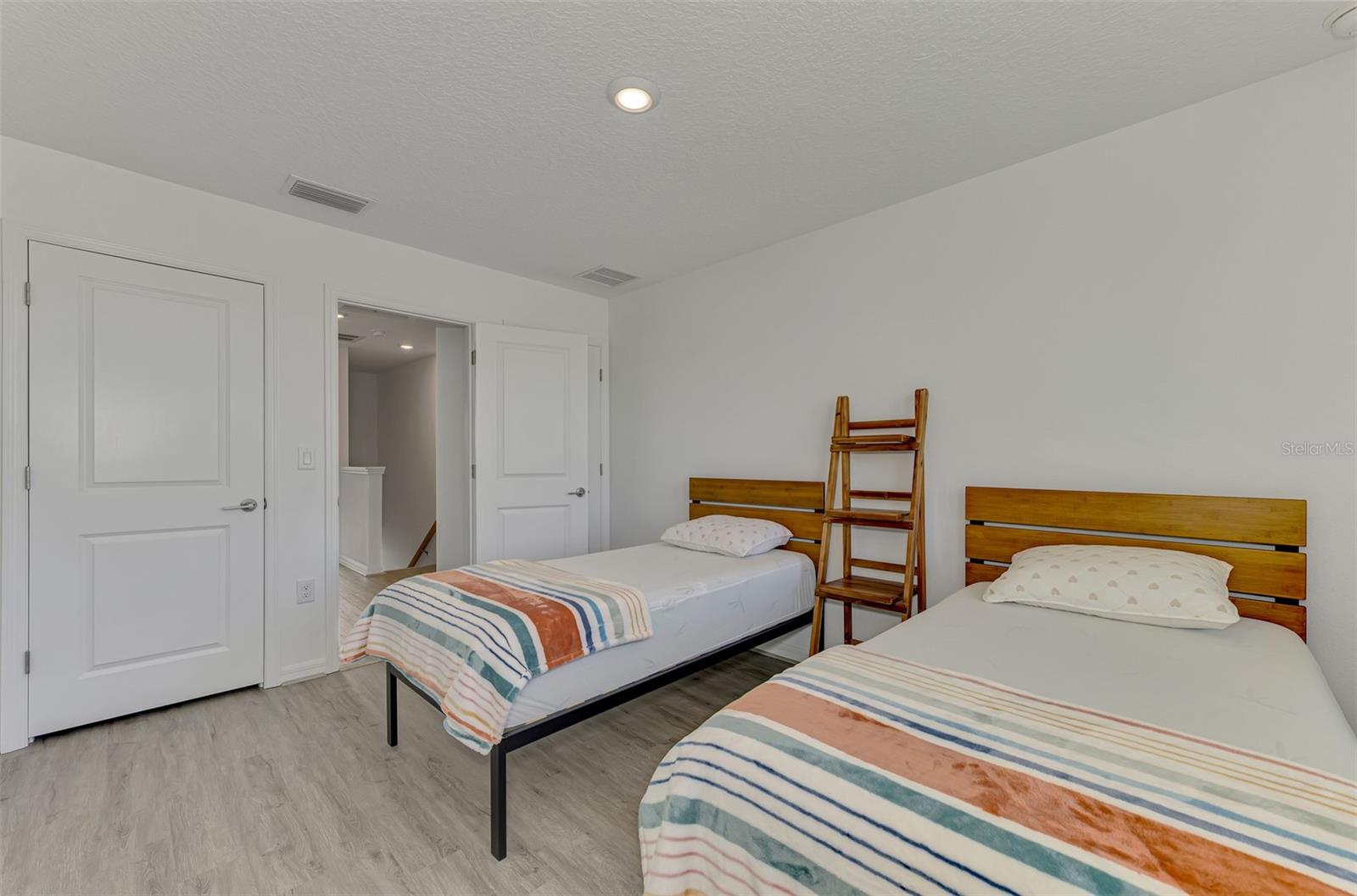 Image 28 of 44 For 8793 Daybreak Street
