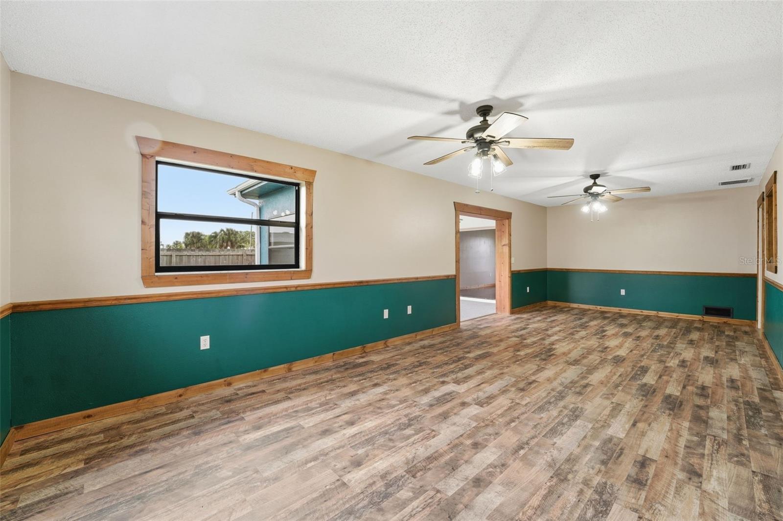 Image 17 of 70 For 121 Crane Rd