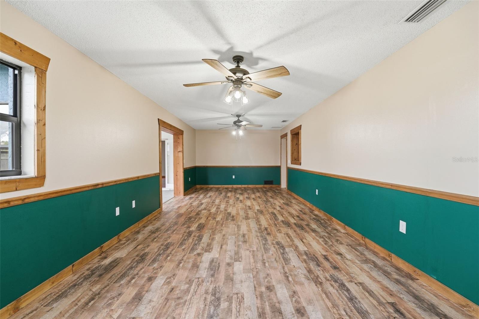 Image 18 of 70 For 121 Crane Rd