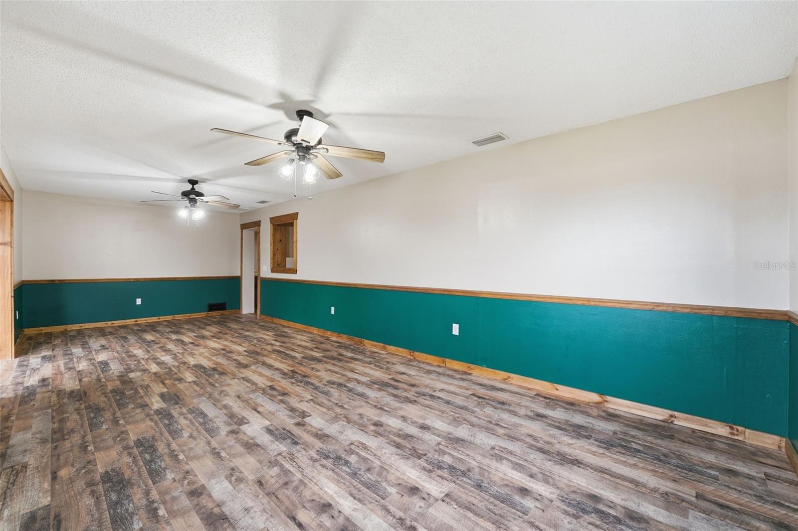 Image 19 of 70 For 121 Crane Rd