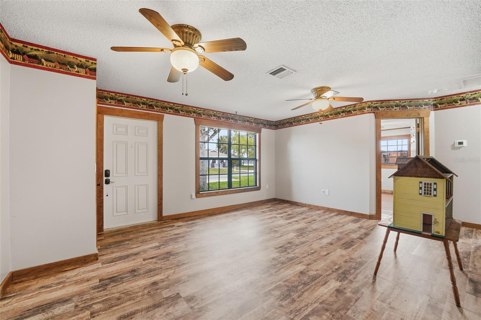 Image 8 of 70 For 121 Crane Rd