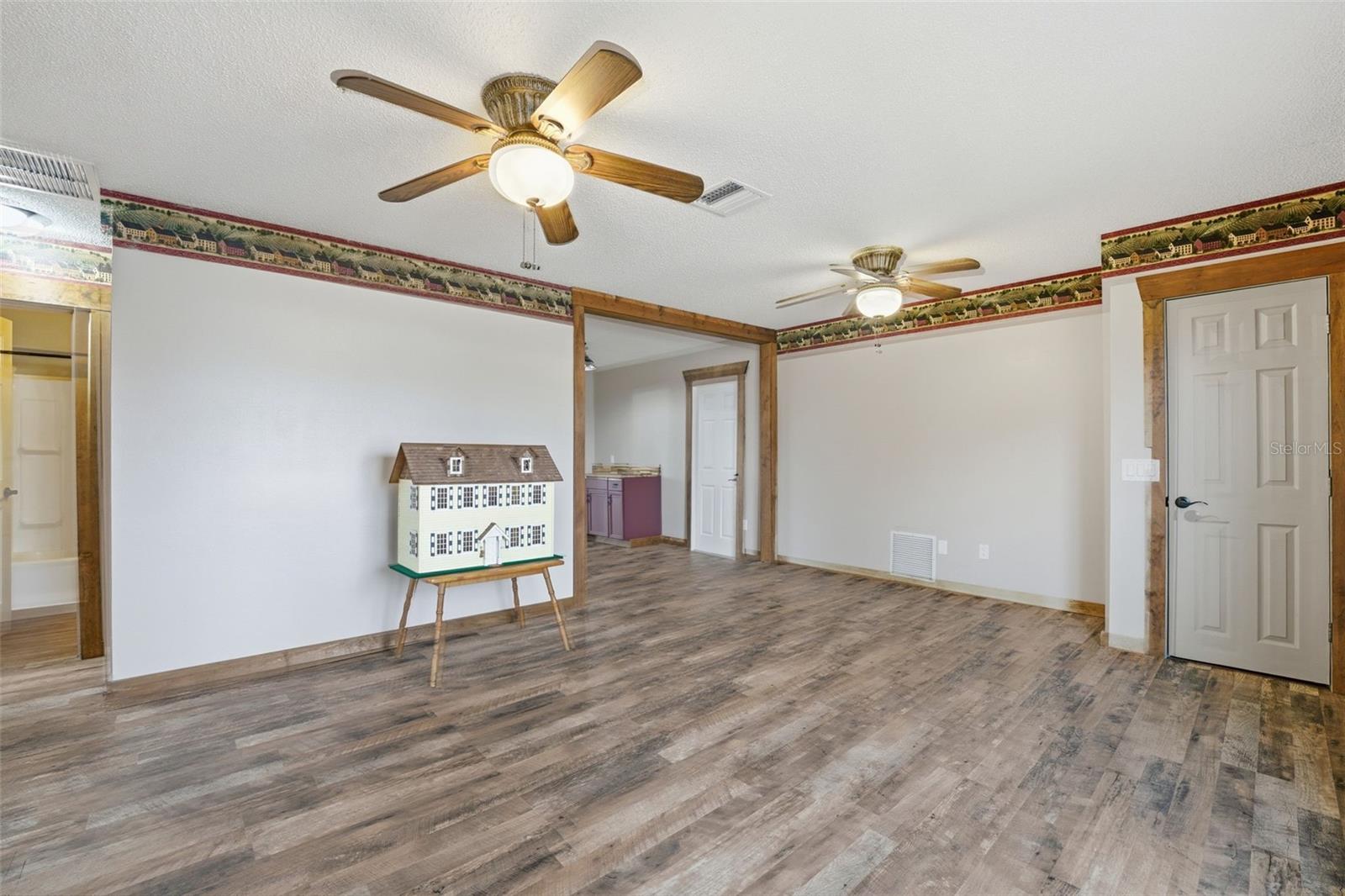 Image 9 of 70 For 121 Crane Rd