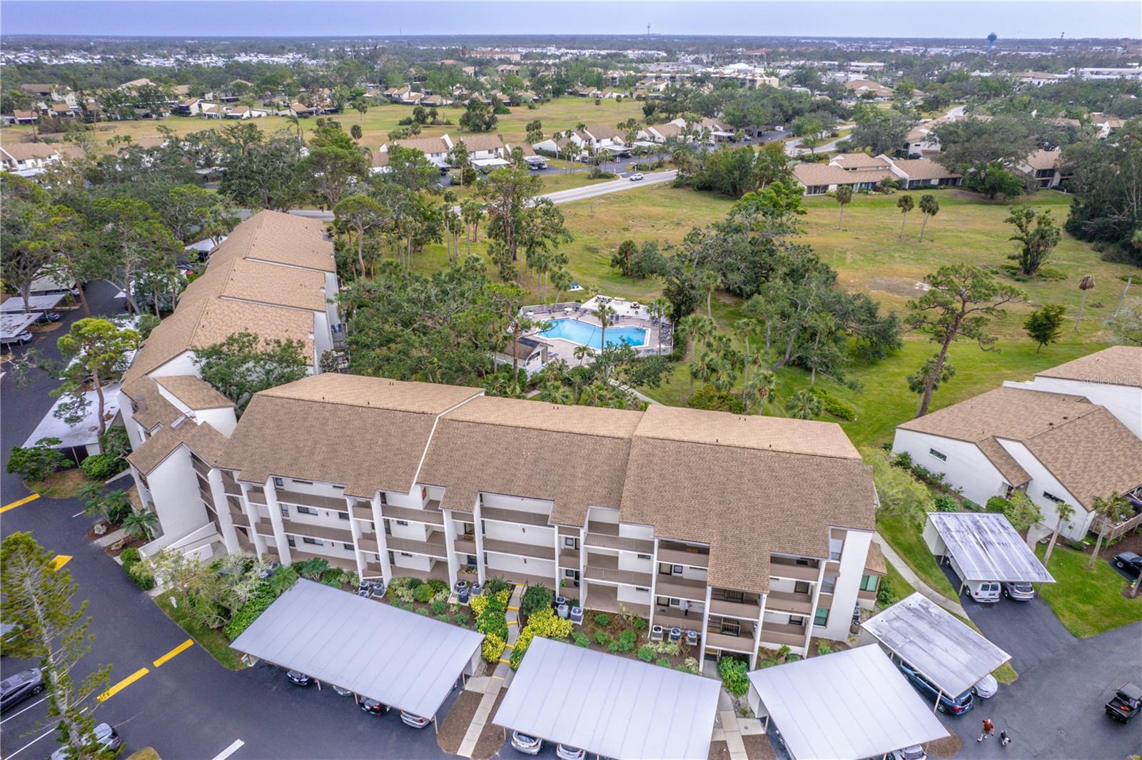 Image 25 of 33 For 832 Bird Bay Way 113