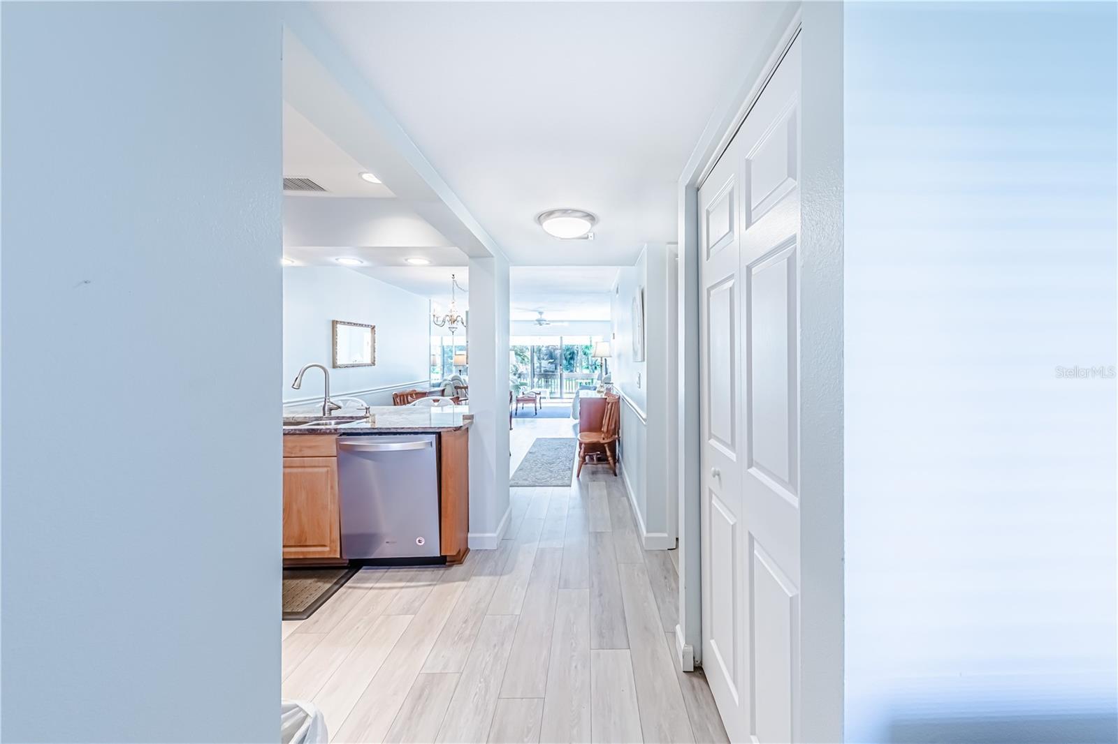 Image 4 of 33 For 832 Bird Bay Way 113