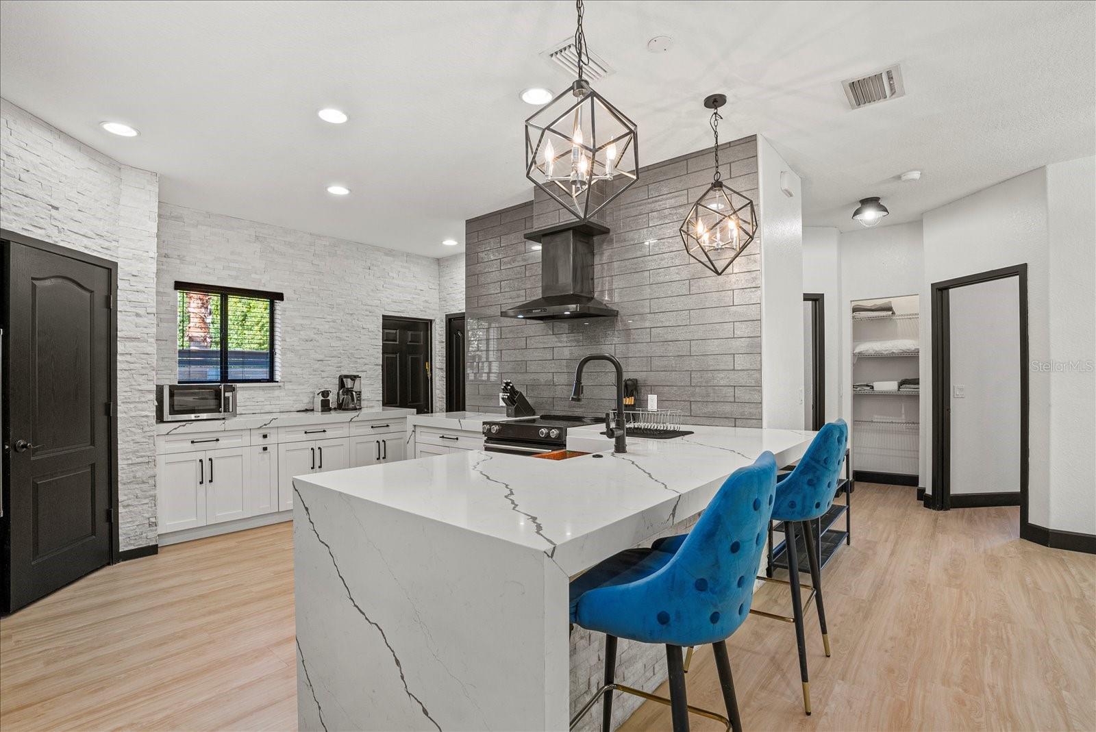 Image 13 of 39 For 1185 Shade Avenue