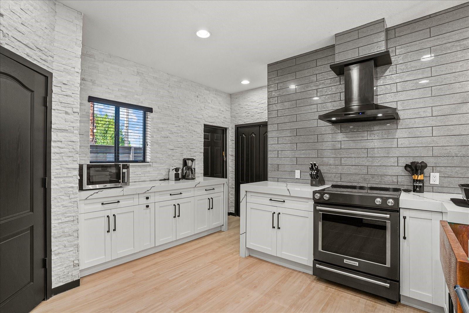 Image 15 of 39 For 1185 Shade Avenue