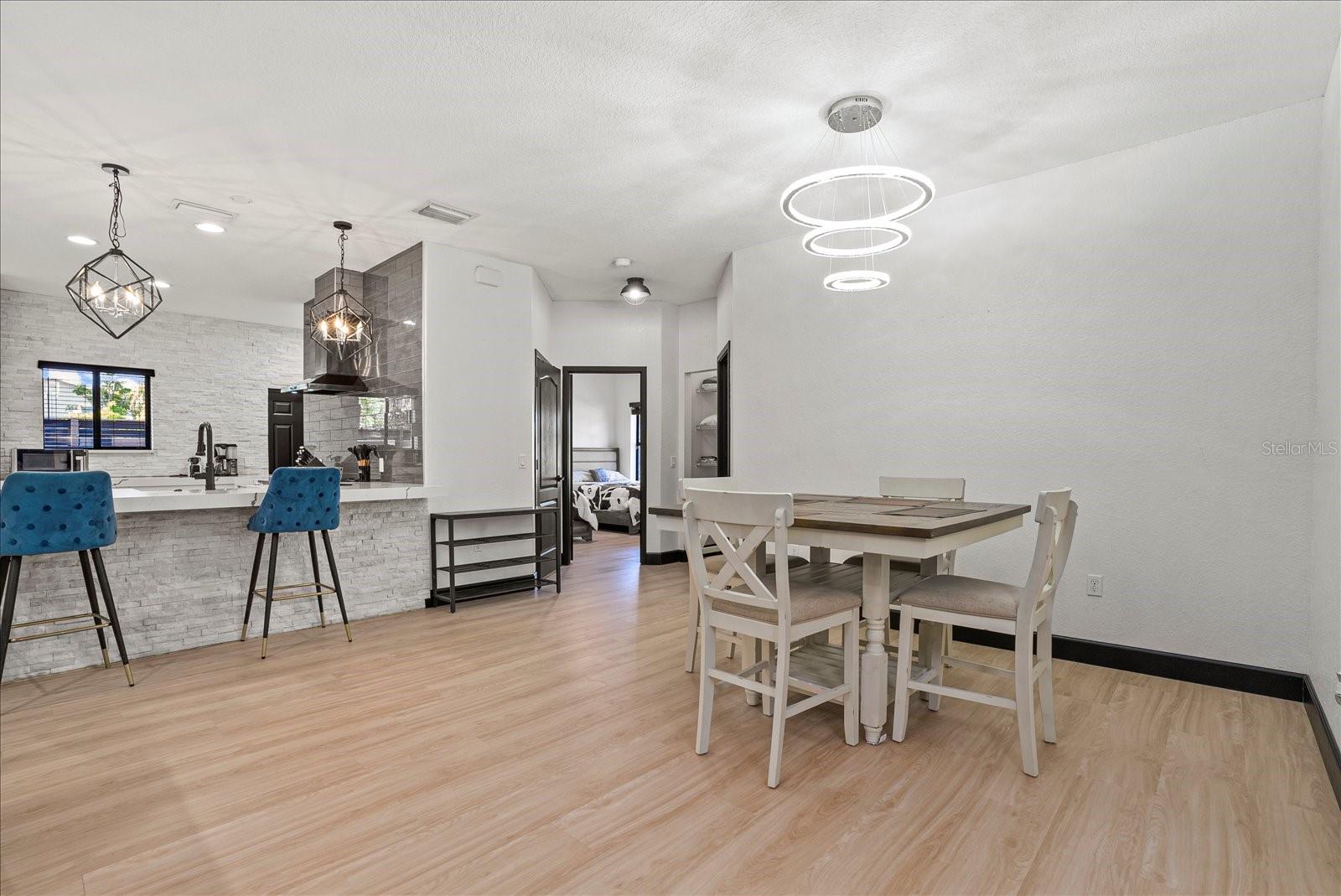 Image 5 of 39 For 1185 Shade Avenue