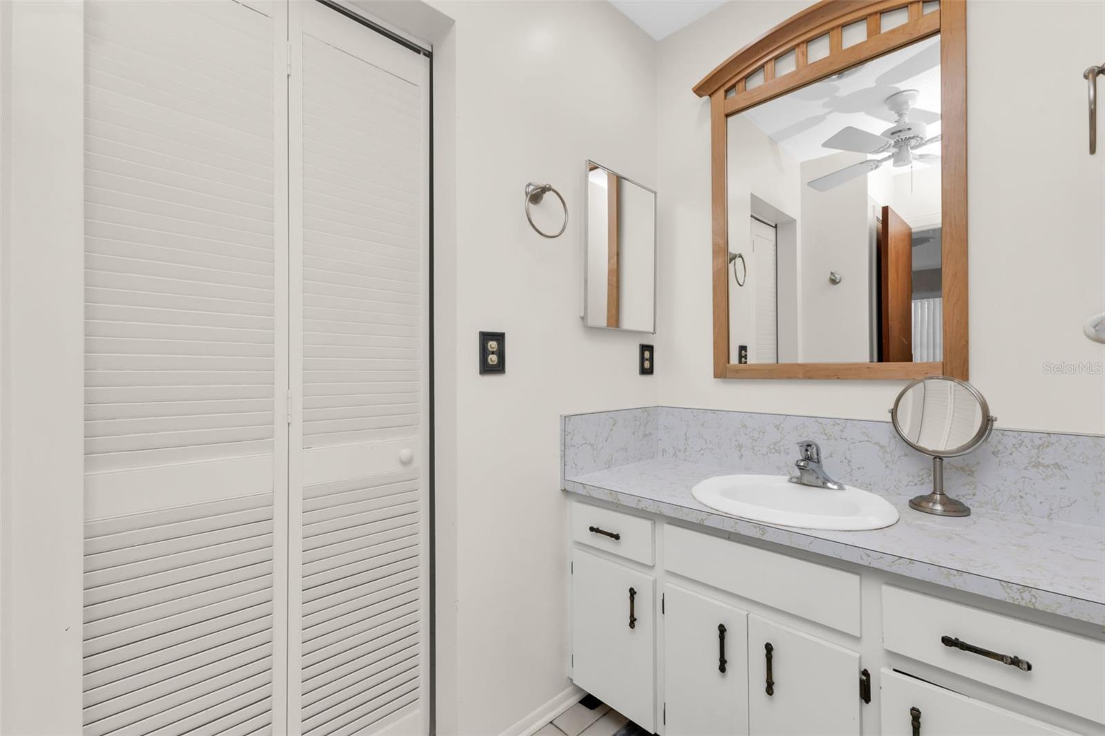 Image 23 of 29 For 1050 Oleander Street