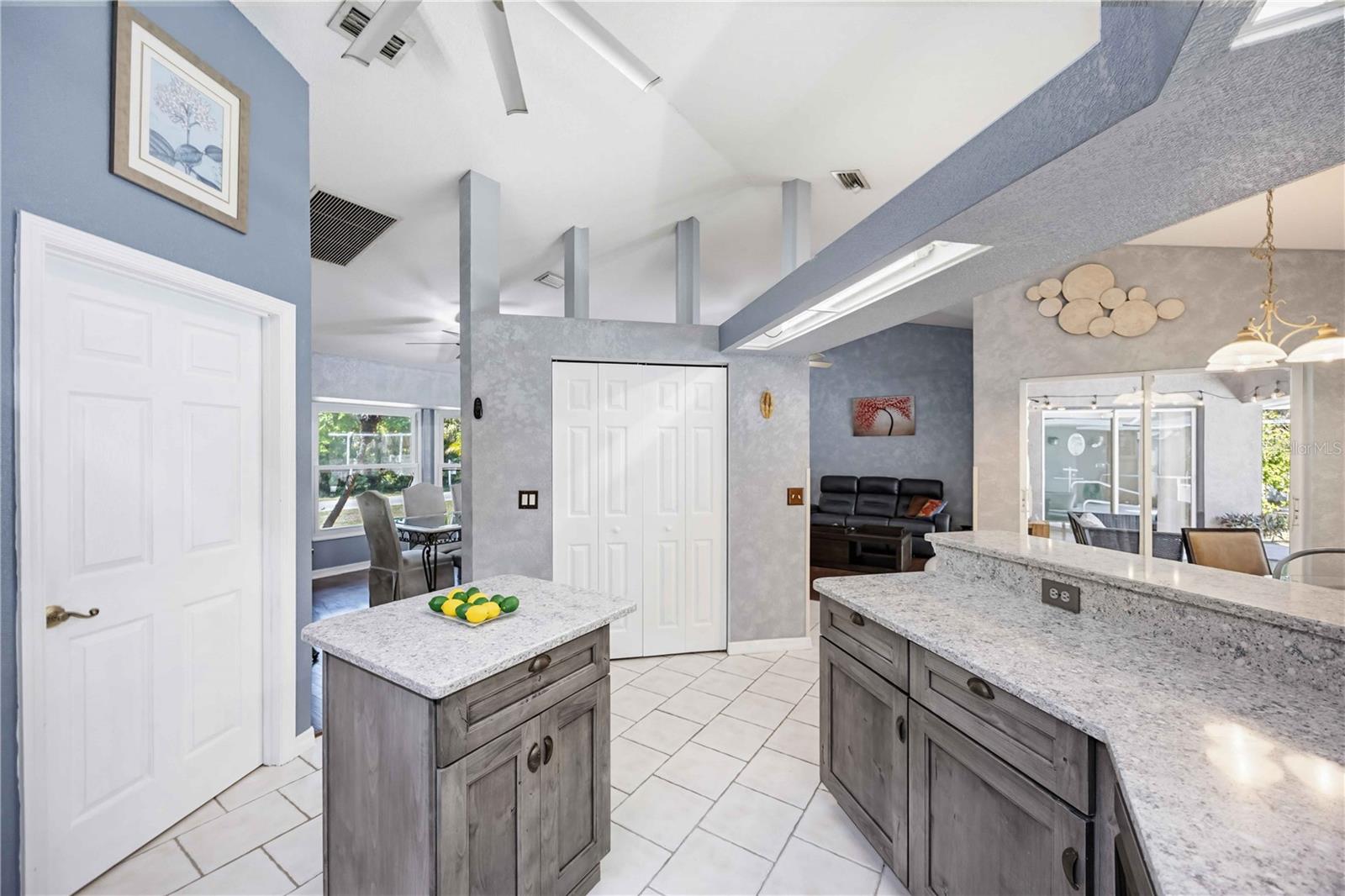 Image 19 of 66 For 2866 Coldwater Lane