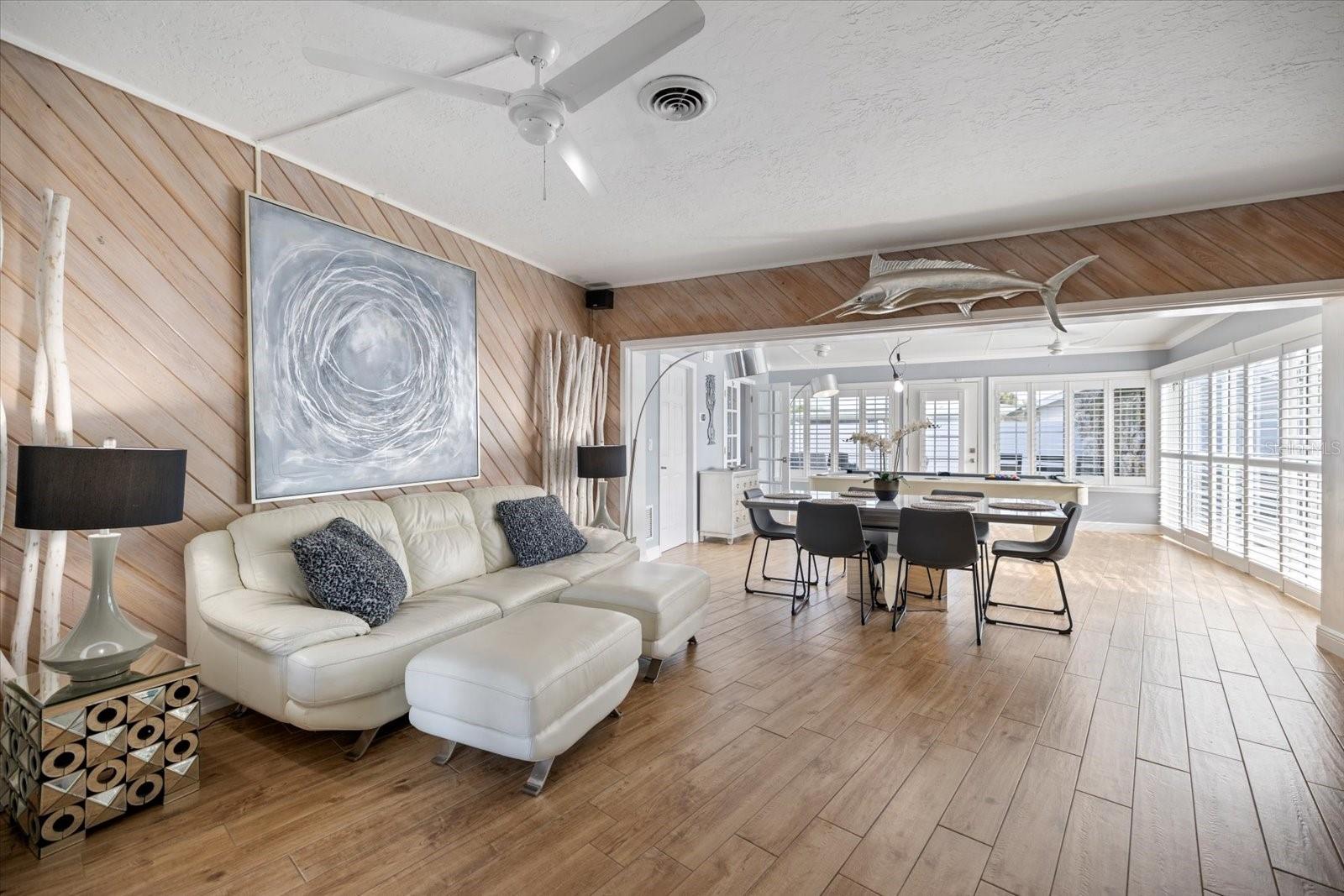 Image 12 of 54 For 117 Aurora Street E