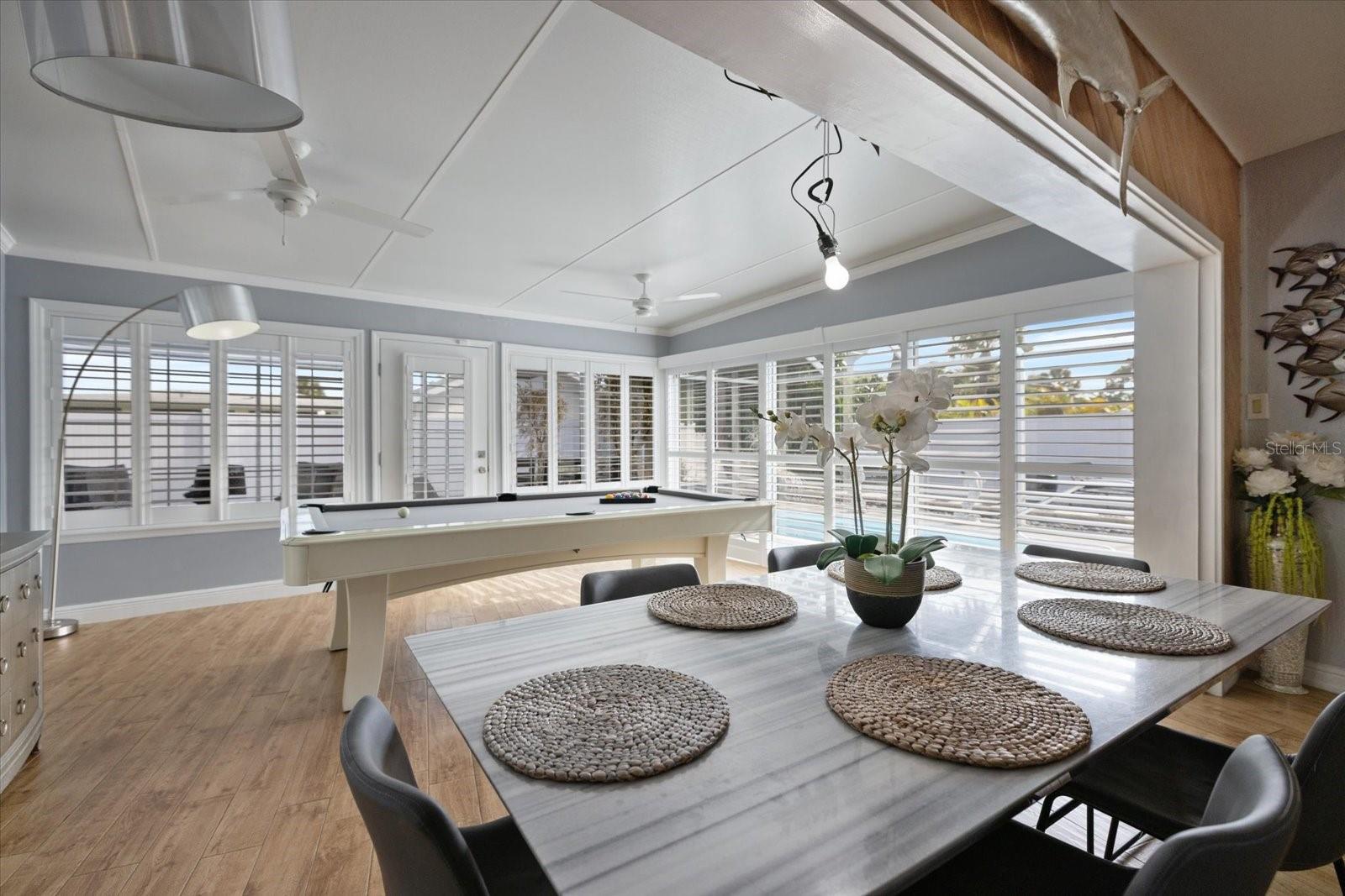 Image 14 of 54 For 117 Aurora Street E