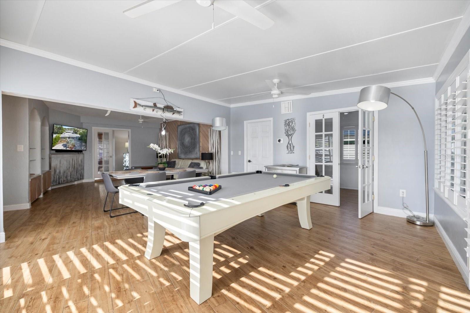 Image 16 of 54 For 117 Aurora Street E