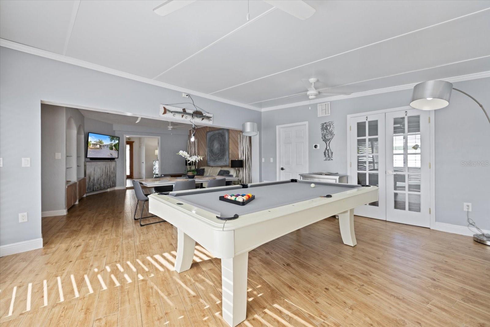 Image 17 of 54 For 117 Aurora Street E