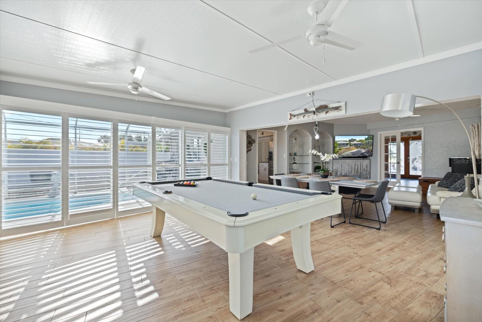 Image 18 of 54 For 117 Aurora Street E