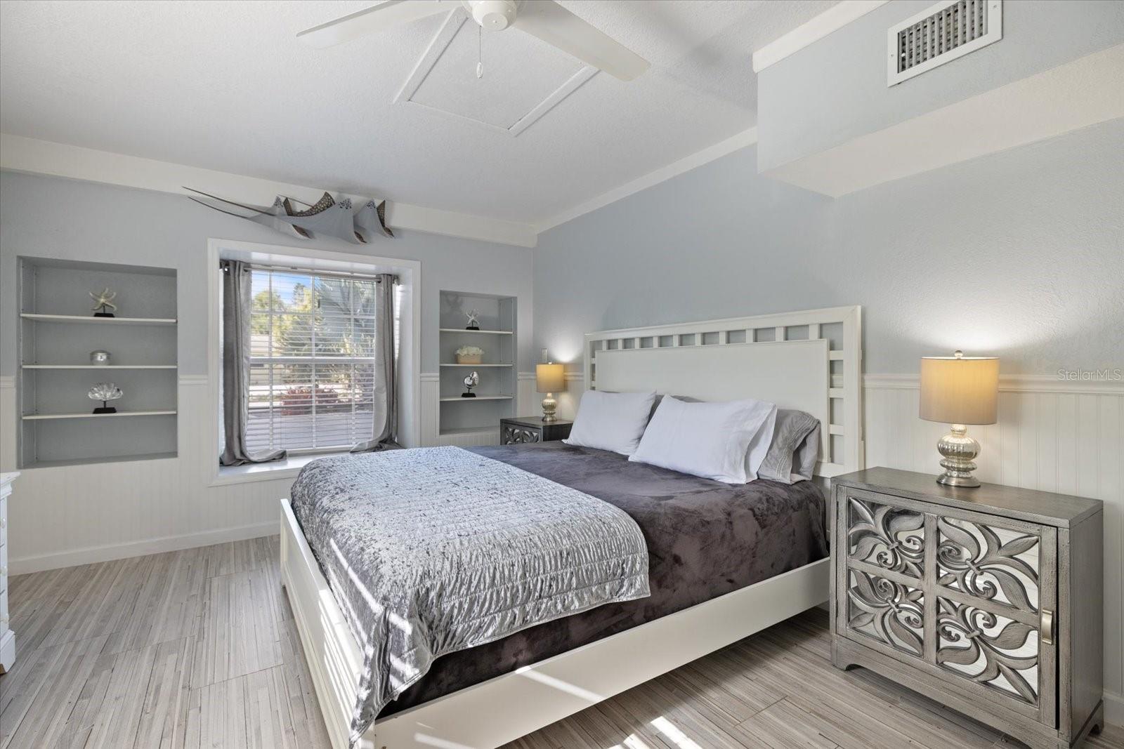 Image 21 of 54 For 117 Aurora Street E