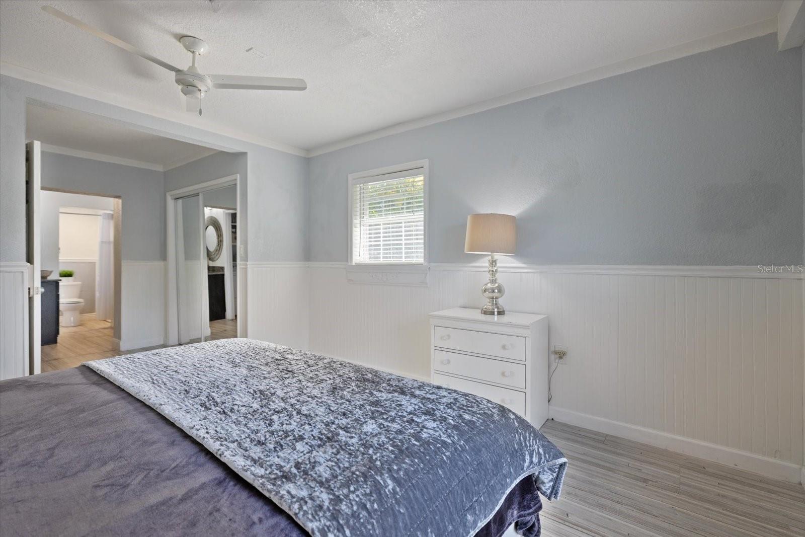 Image 23 of 54 For 117 Aurora Street E