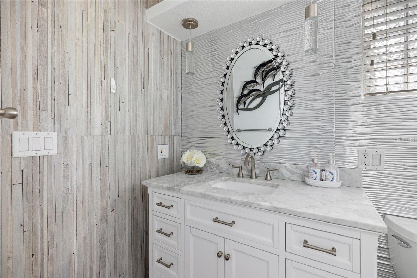 Image 30 of 54 For 117 Aurora Street E