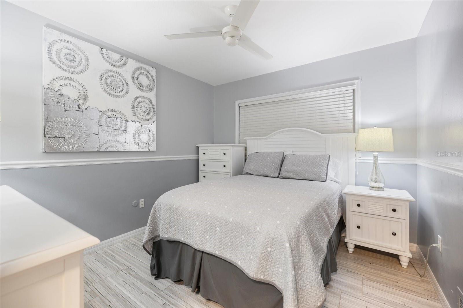 Image 32 of 54 For 117 Aurora Street E