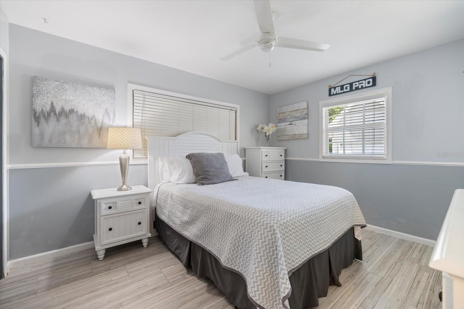 Image 34 of 54 For 117 Aurora Street E