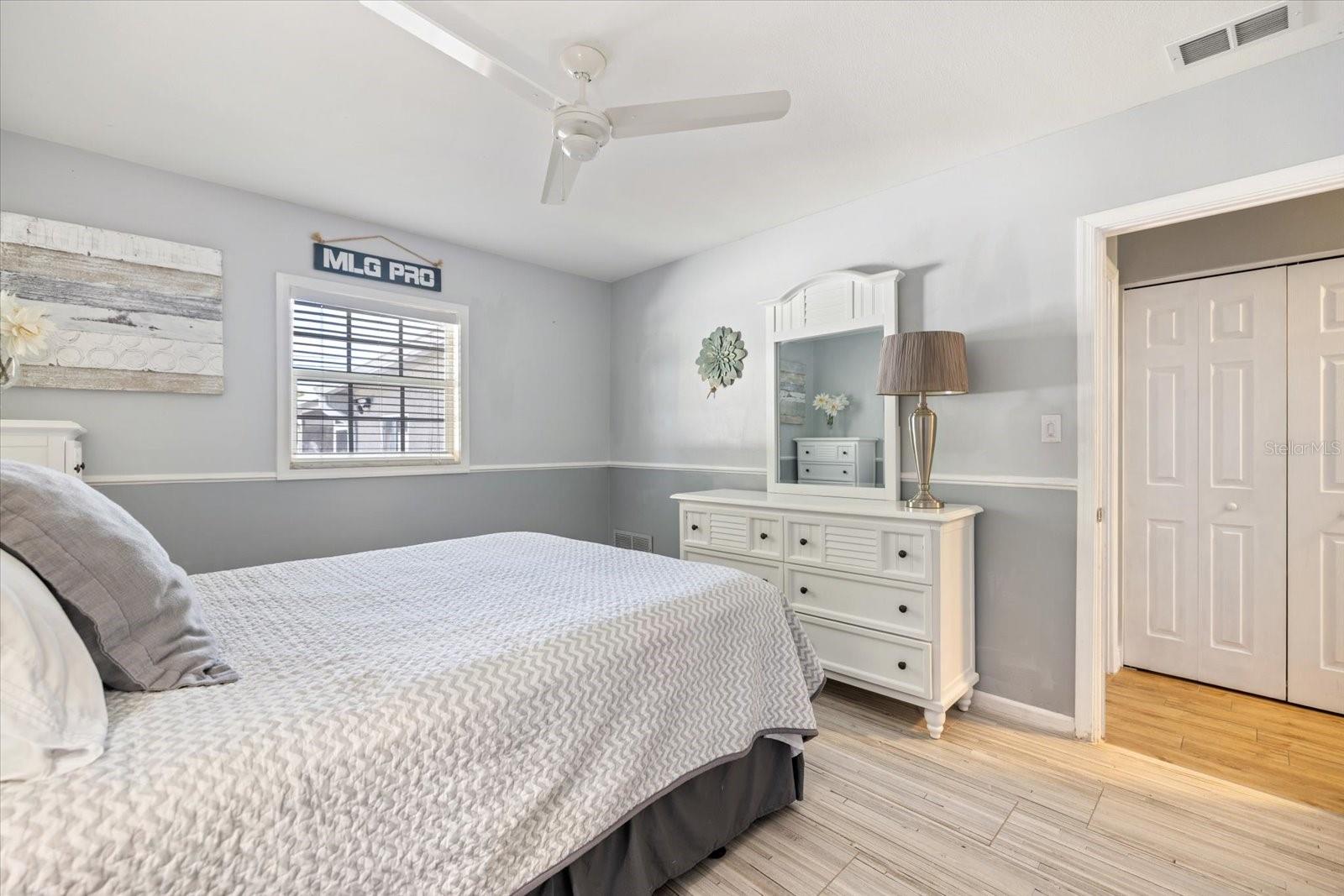 Image 36 of 54 For 117 Aurora Street E