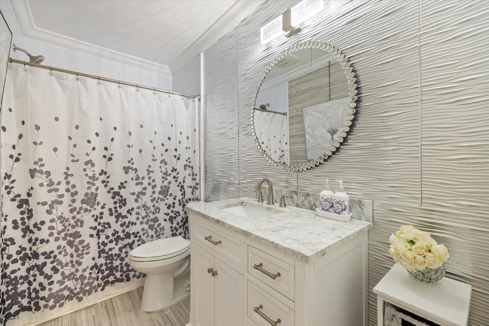 Image 37 of 54 For 117 Aurora Street E