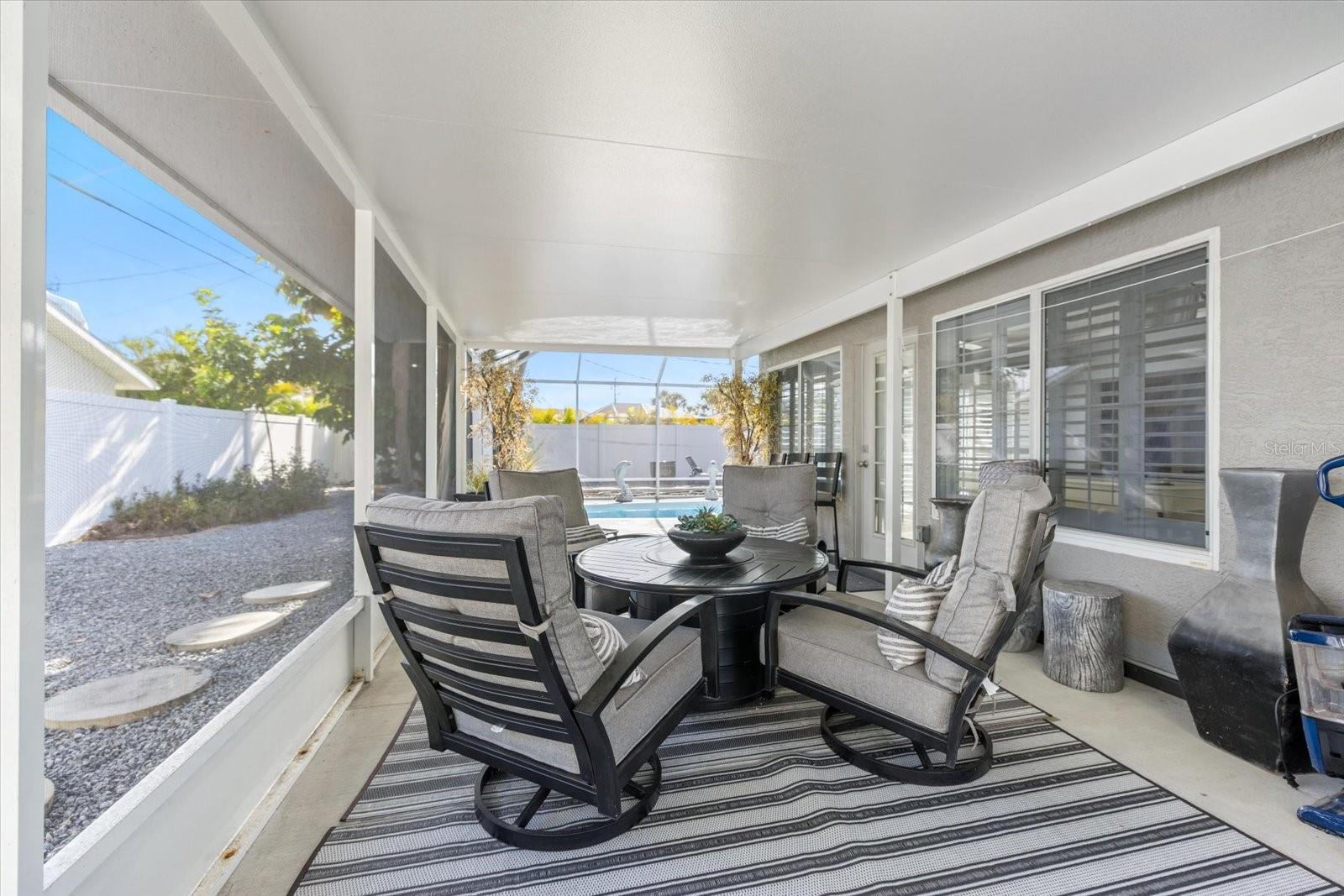 Image 38 of 54 For 117 Aurora Street E