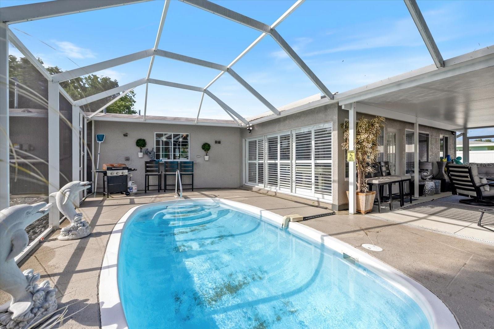 Image 41 of 54 For 117 Aurora Street E