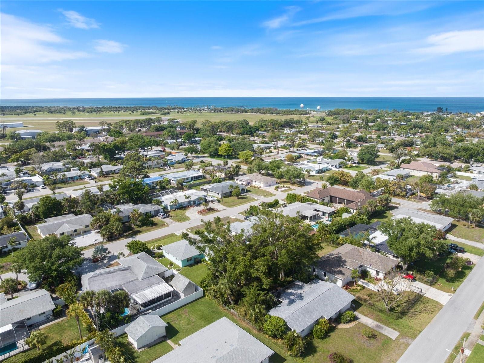 Image 52 of 54 For 117 Aurora Street E