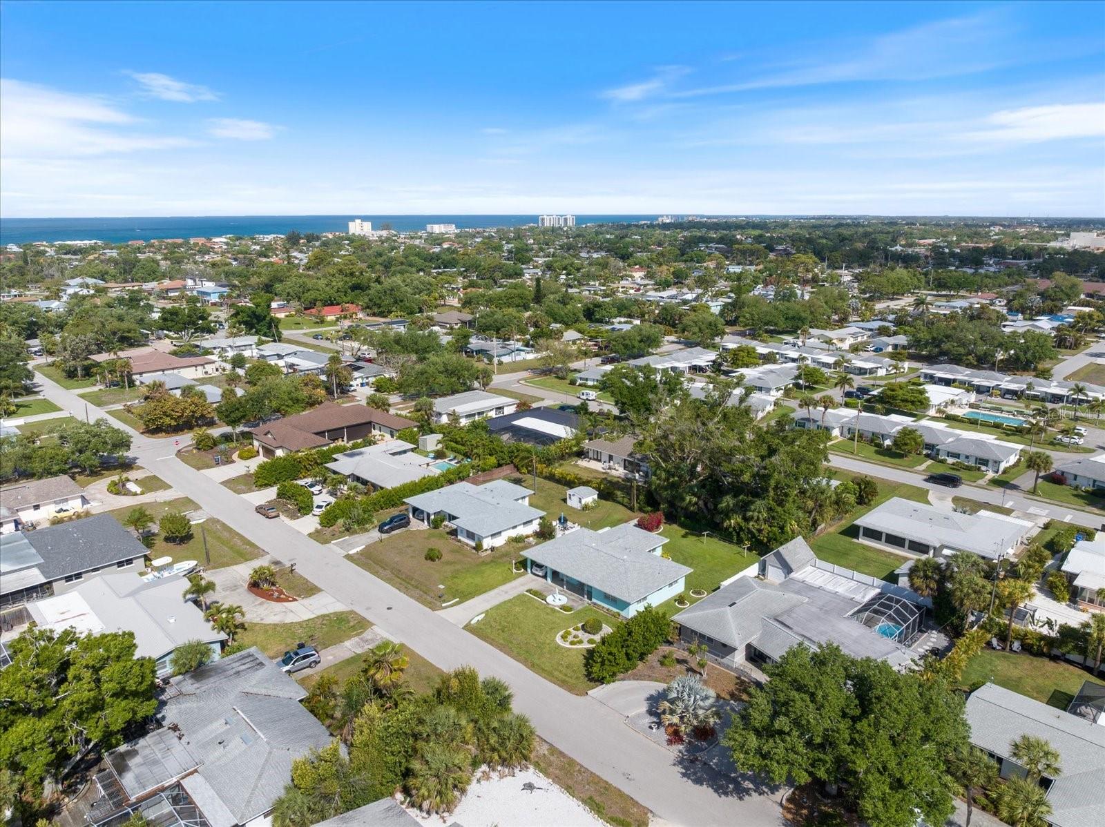 Image 53 of 54 For 117 Aurora Street E