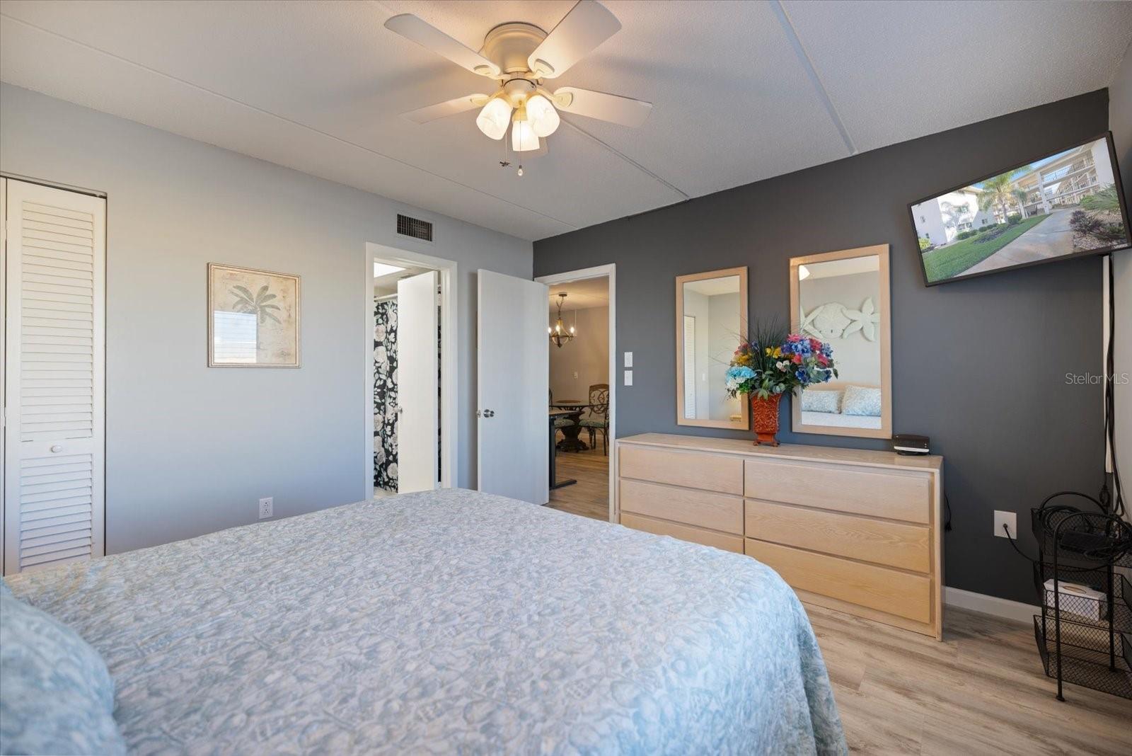 Image 20 of 38 For 708 Tamiami Trail S 209