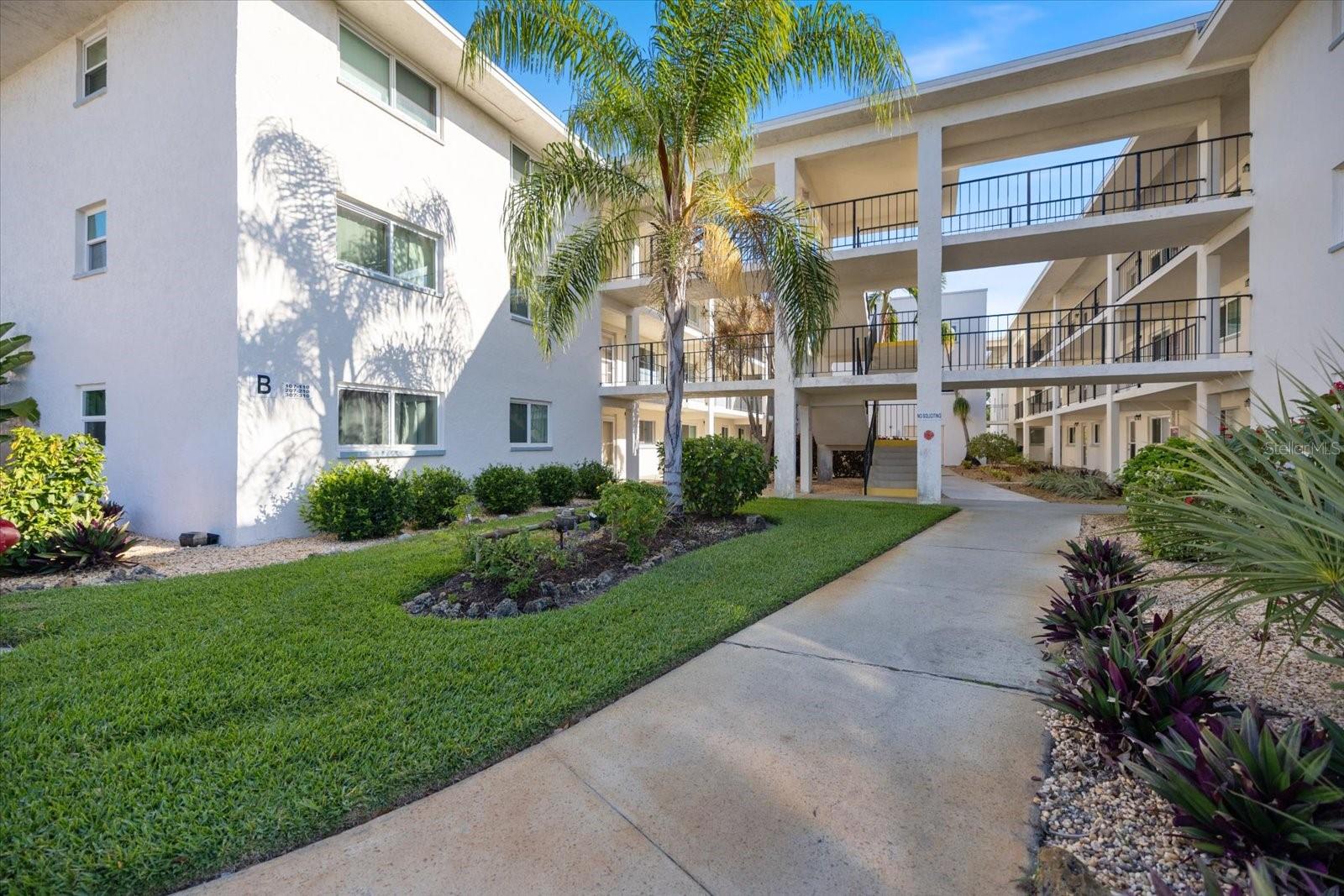 Image 27 of 38 For 708 Tamiami Trail S 209