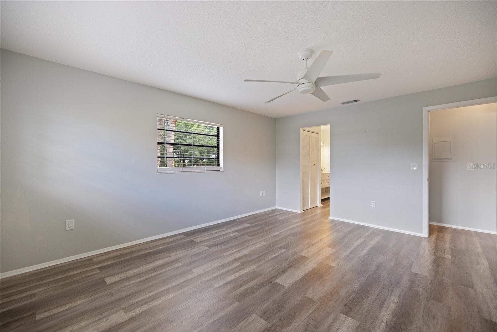 Image 19 of 38 For 335 Three Lakes Lane B