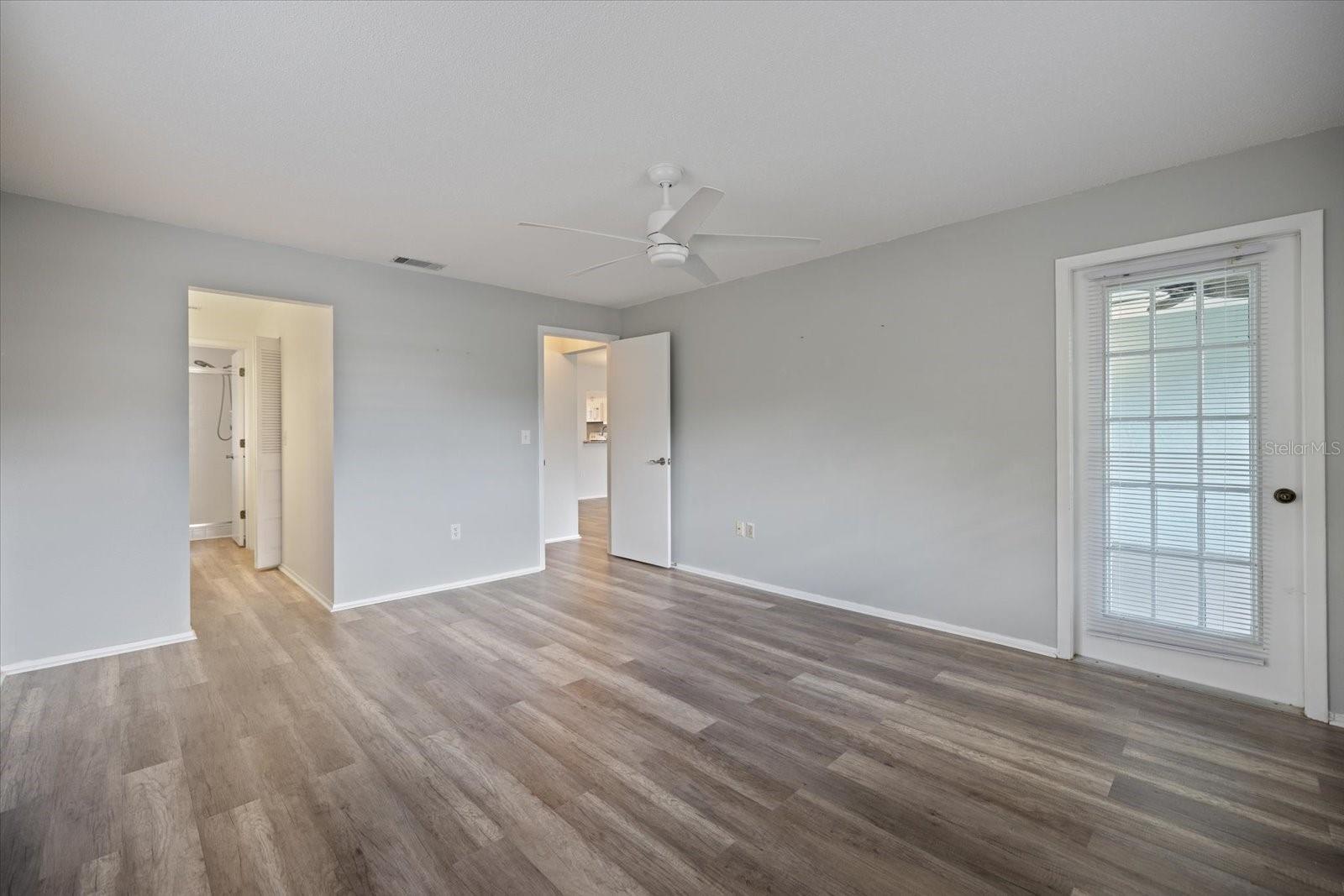 Image 20 of 38 For 335 Three Lakes Lane B