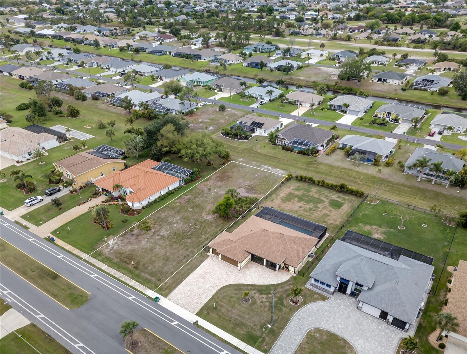 Image 3 of 20 For 211 Rotonda Boulevard N