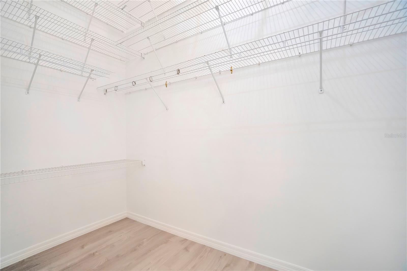 Image 18 of 33 For 8533 Gateway Court