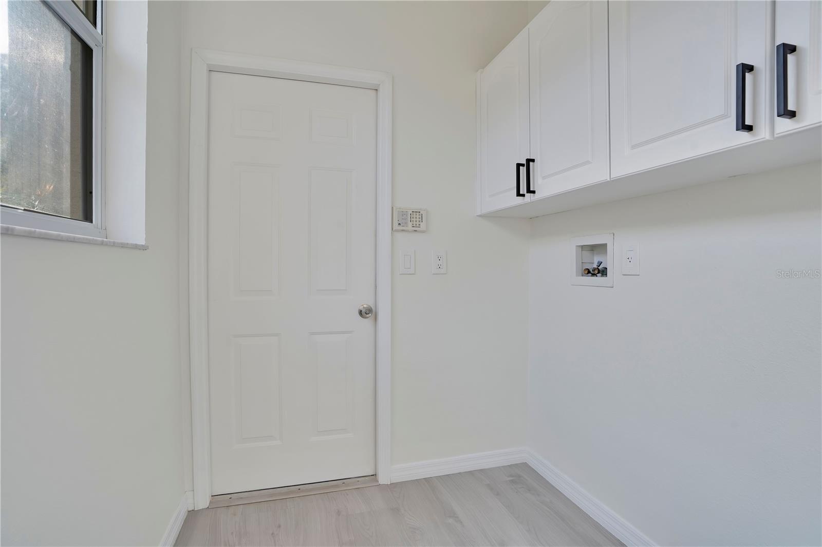 Image 22 of 33 For 8533 Gateway Court