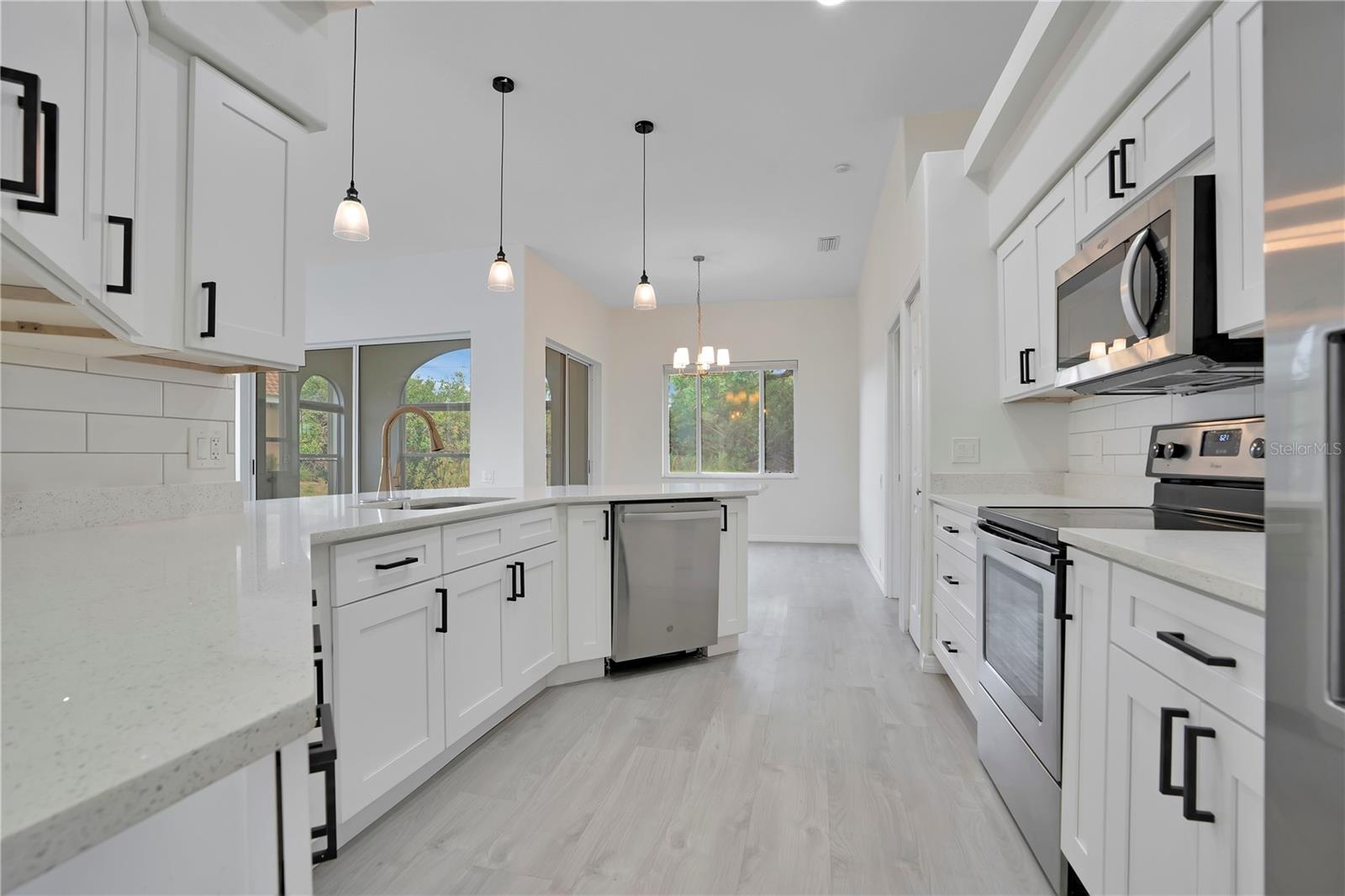 Image 9 of 33 For 8533 Gateway Court