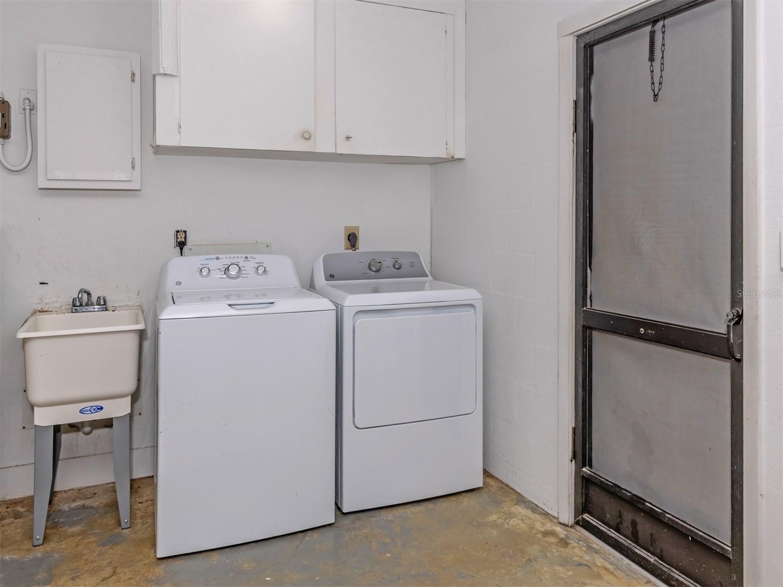 Image 22 of 60 For 1053 Derian Place