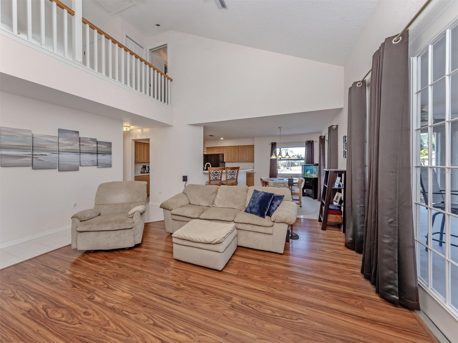 Image 10 of 49 For 897 Colonial Road