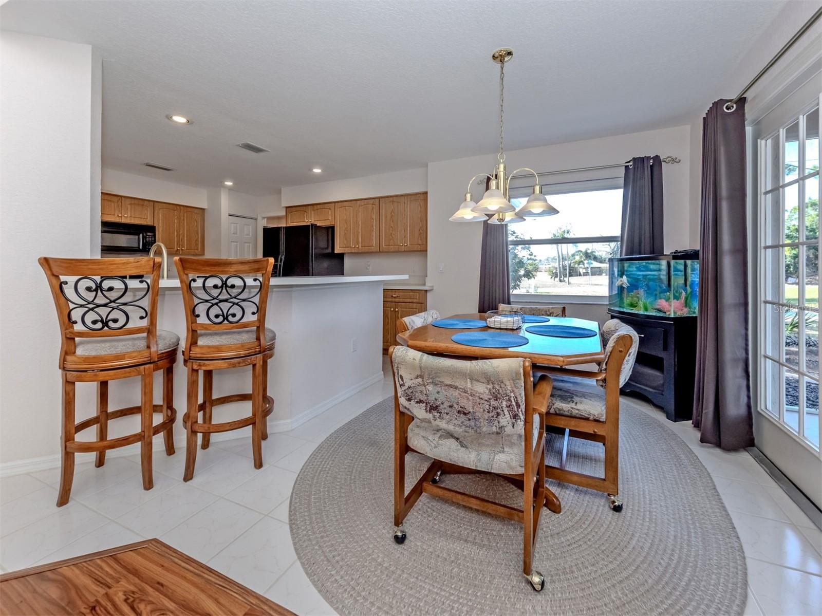 Image 11 of 49 For 897 Colonial Road