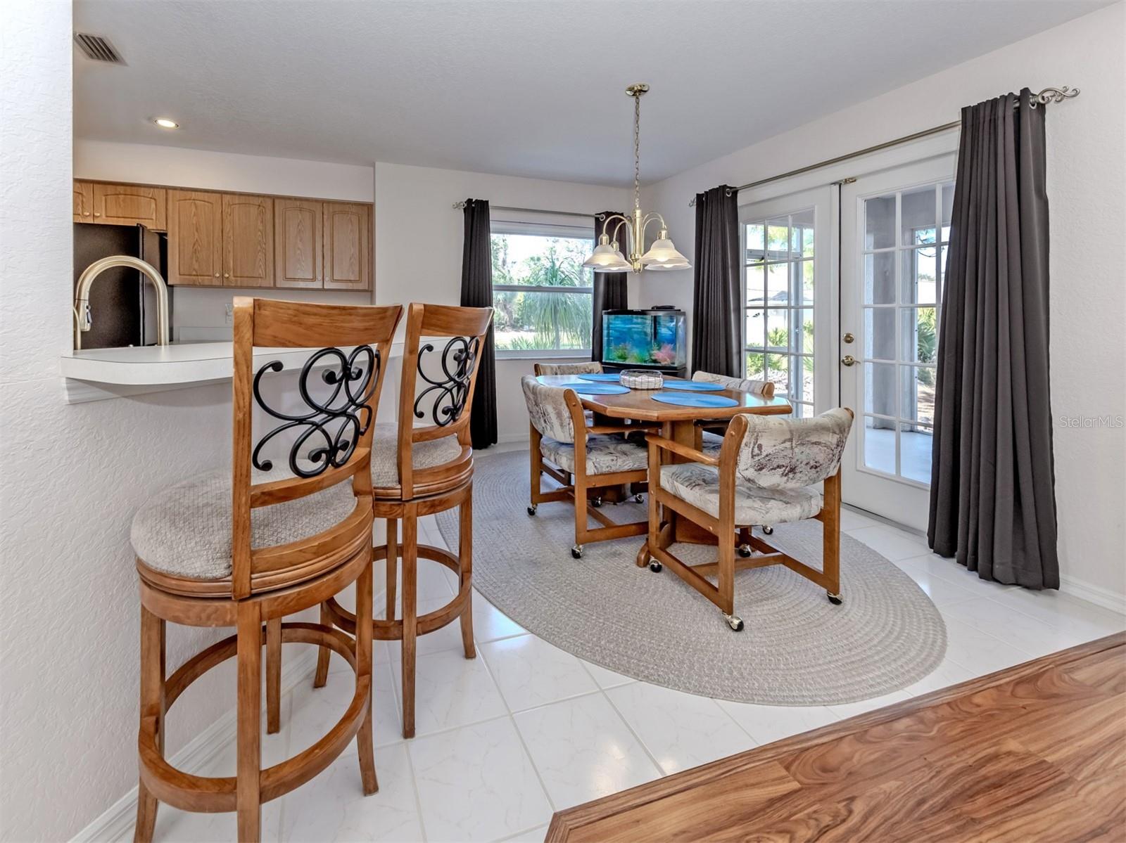 Image 12 of 49 For 897 Colonial Road