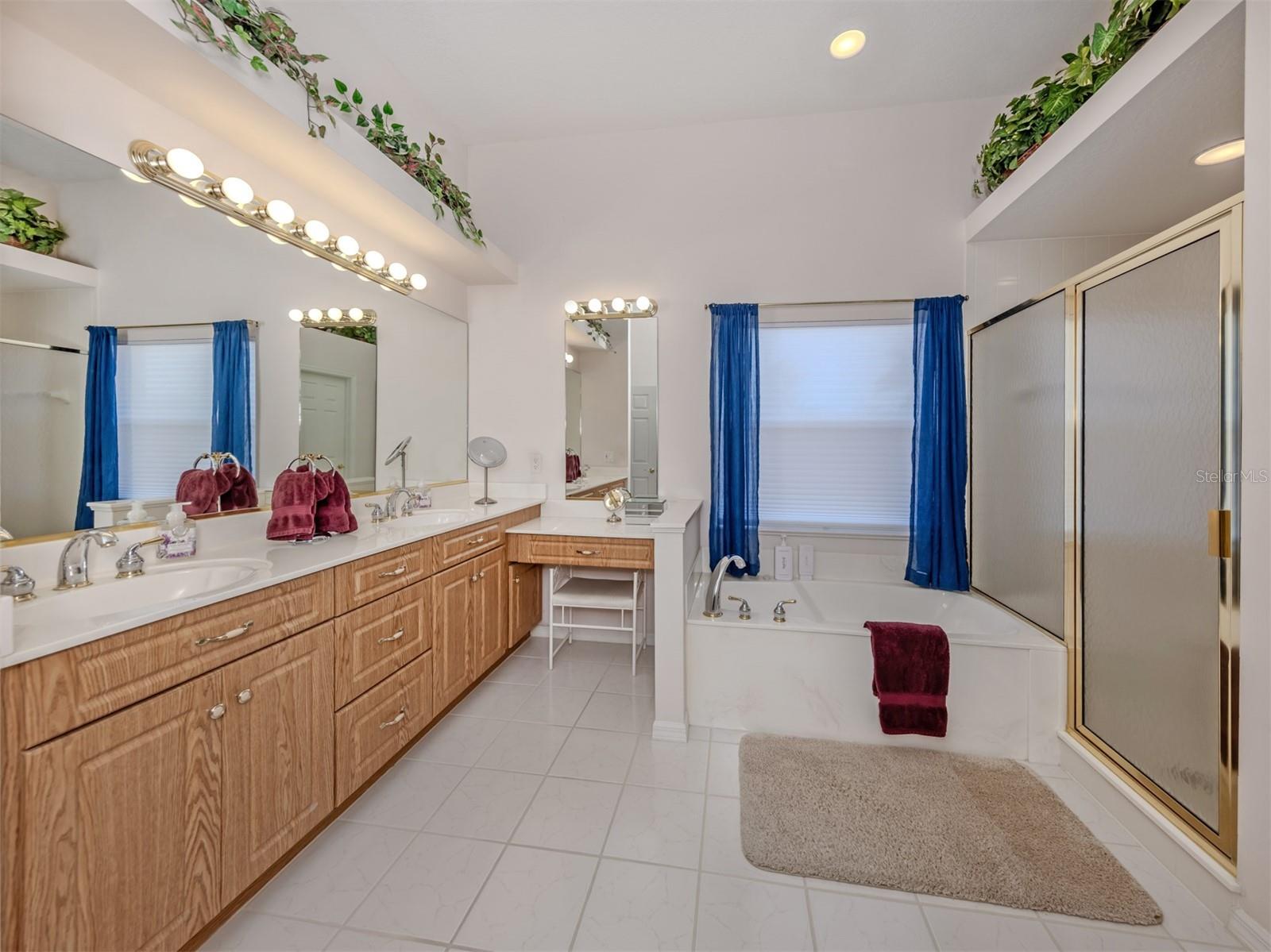 Image 18 of 49 For 897 Colonial Road