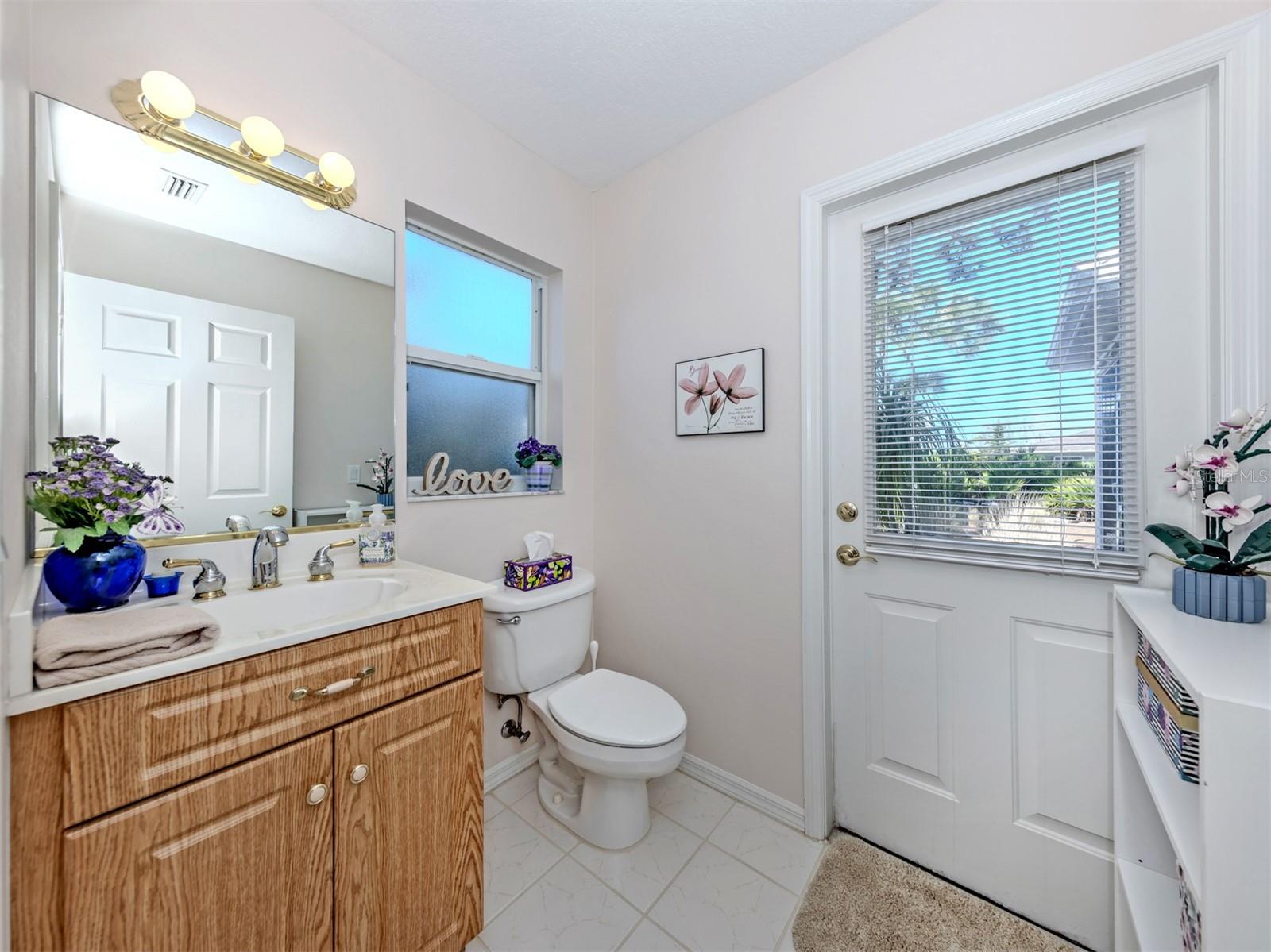 Image 21 of 49 For 897 Colonial Road