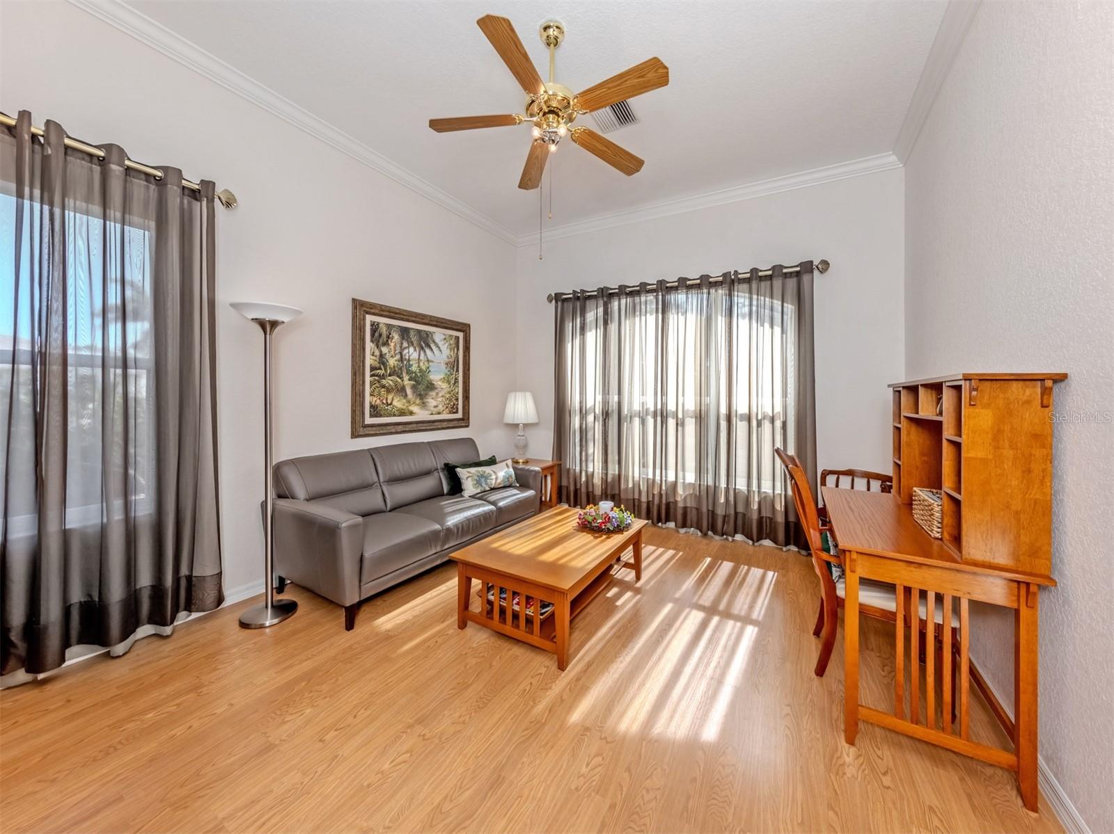 Image 4 of 49 For 897 Colonial Road