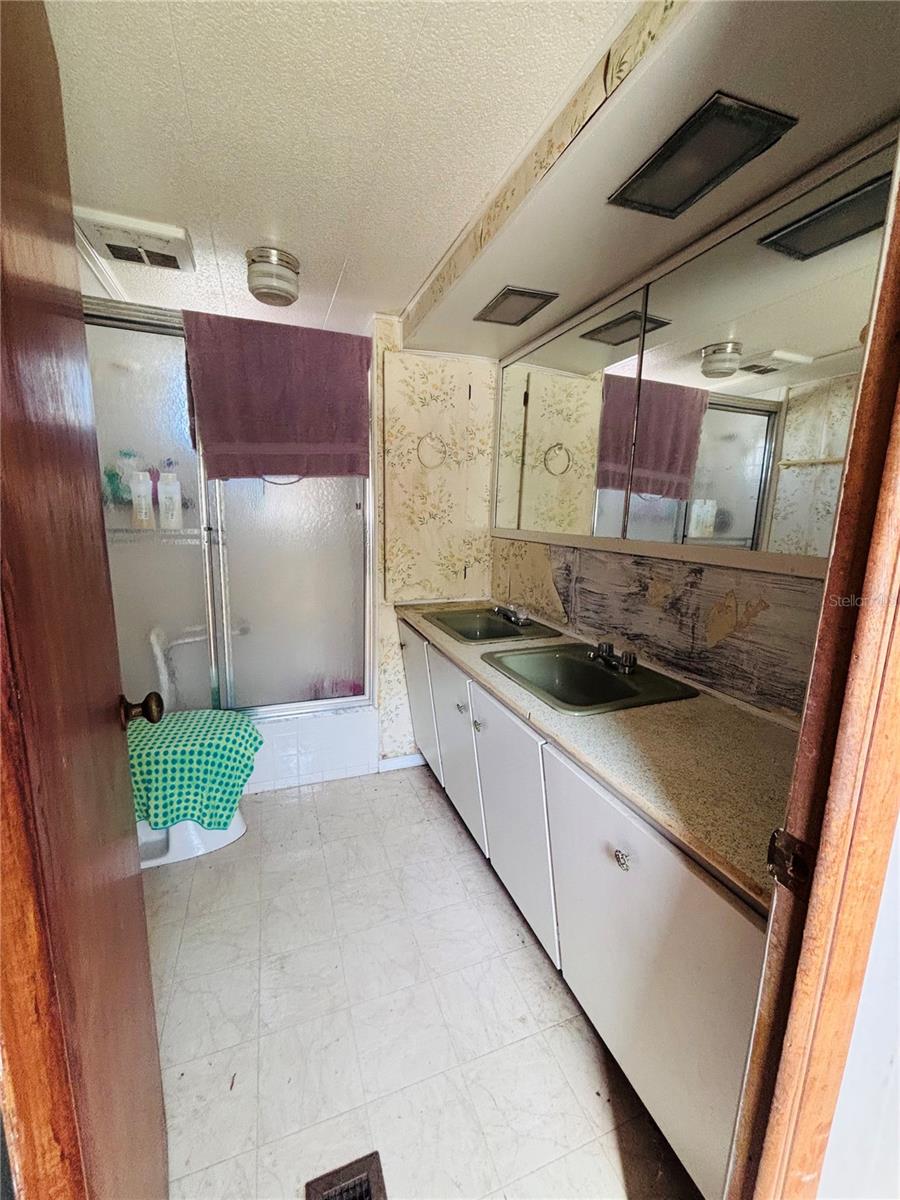 Image 11 of 26 For 1891 Englewood Road 94