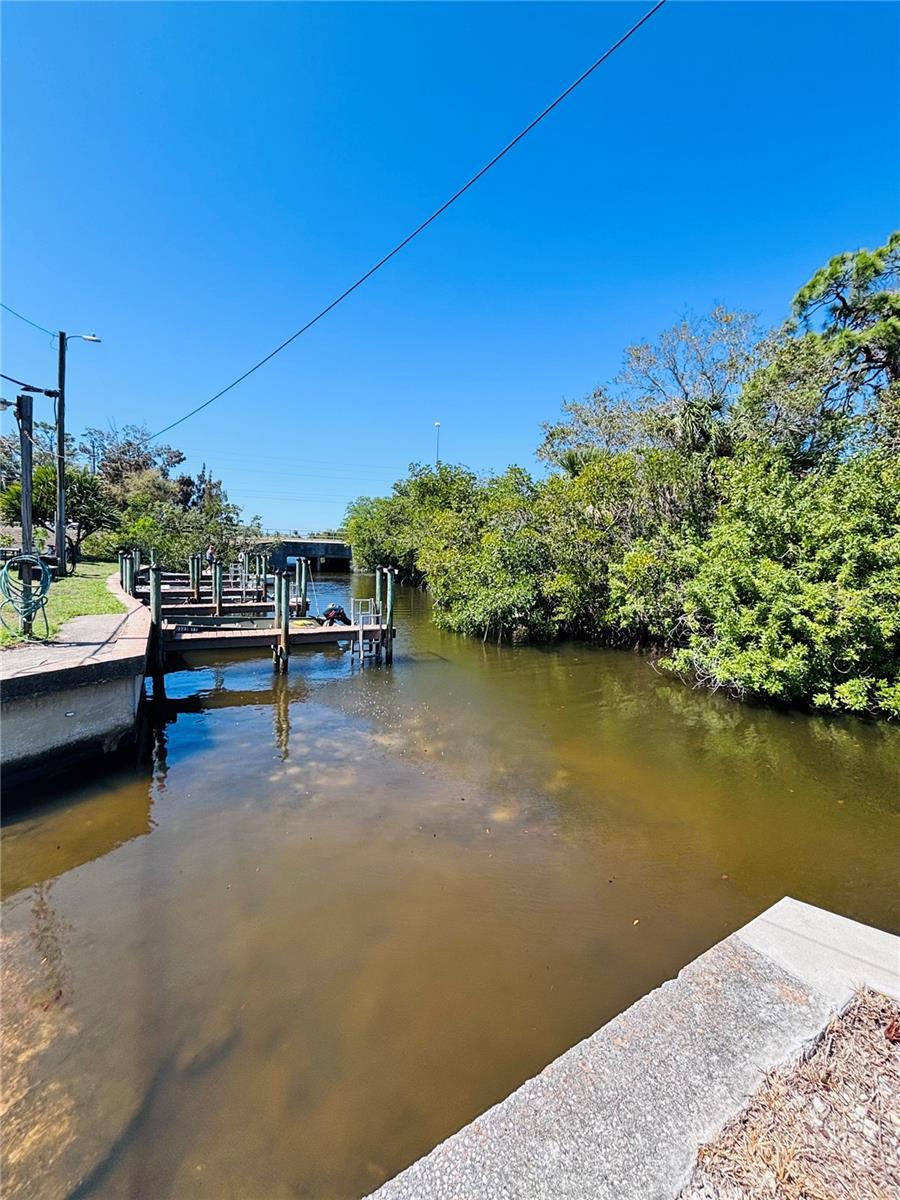 Image 21 of 26 For 1891 Englewood Road 94