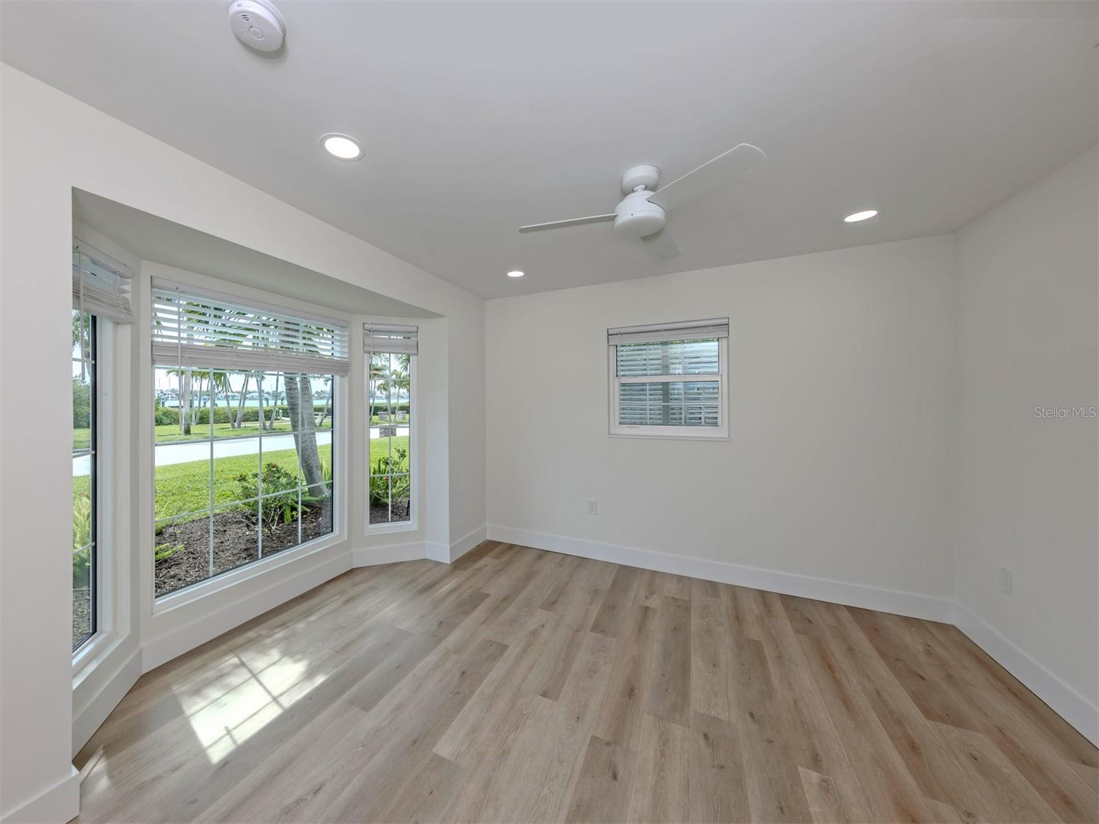 Image 11 of 66 For 212 Sunrise Drive