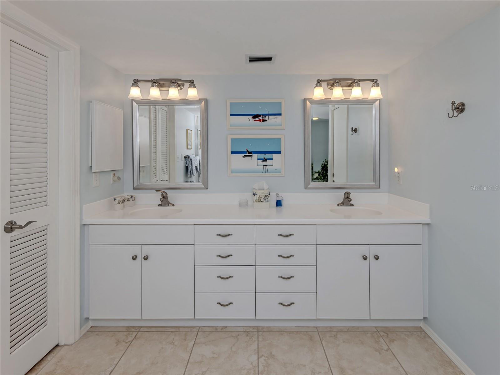 Image 24 of 56 For 550 Flamingo Drive 301