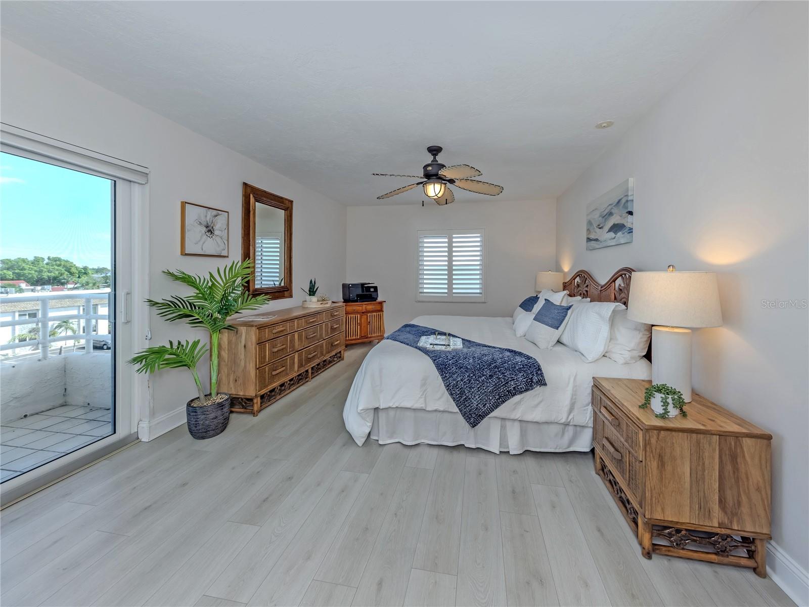 Image 26 of 56 For 550 Flamingo Drive 301